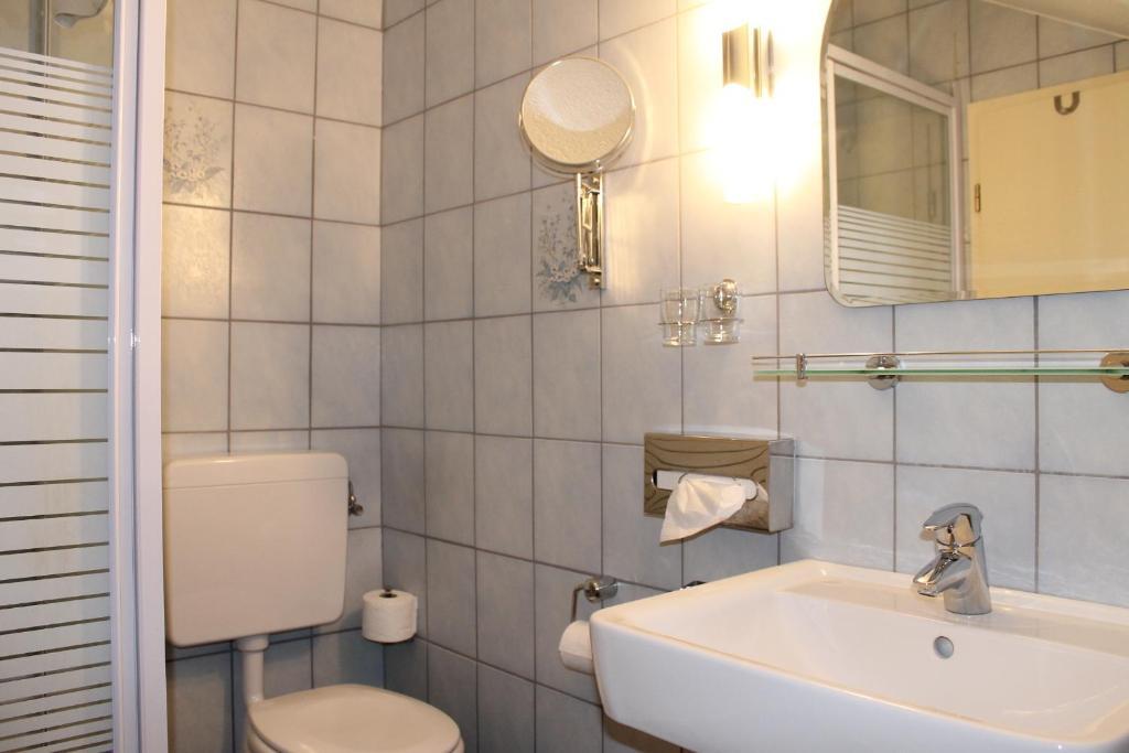 Hotel Haus Kirsch Grevenbroich Kamer foto