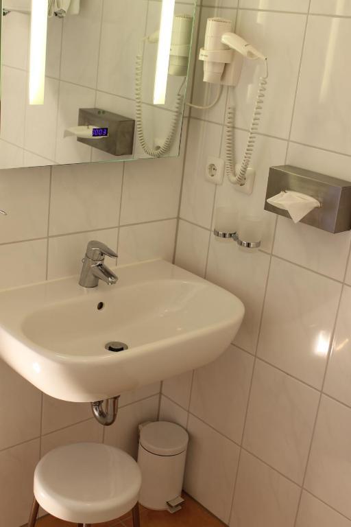 Hotel Haus Kirsch Grevenbroich Kamer foto